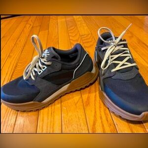 Columbia Women’s sneakers Sz 8